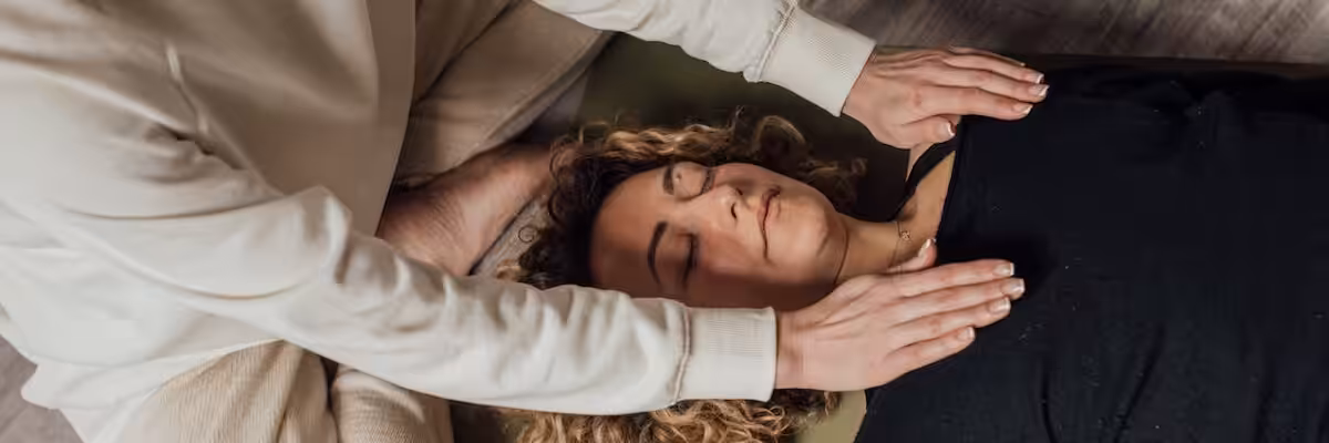Reiki healer performing reiki healing in Singapore