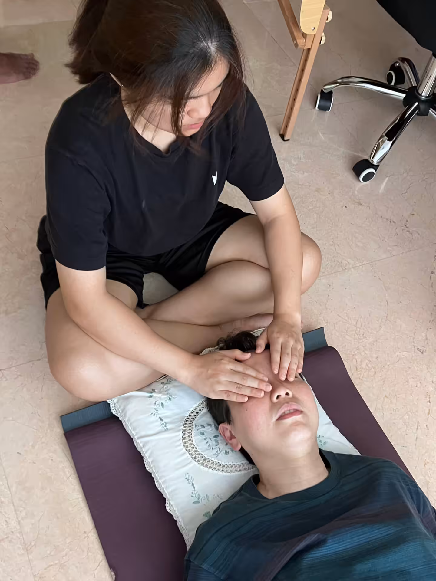 Students of Reiki 1 workshop on 24 May 2025 practicing reiki on each other