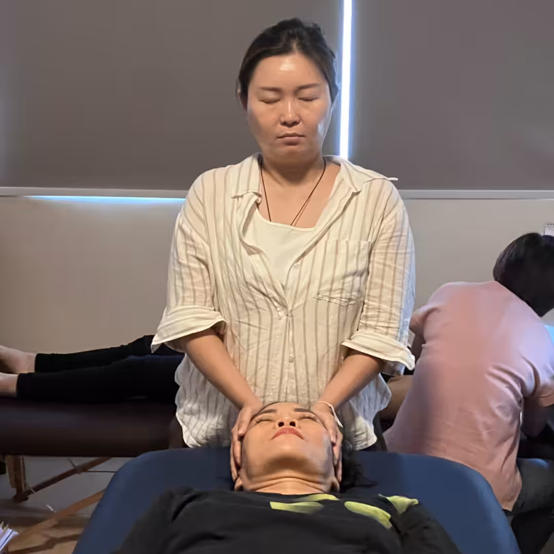 Students of Reiki 1 workshop on 14 Jun 2025 doing reiki healing on each other