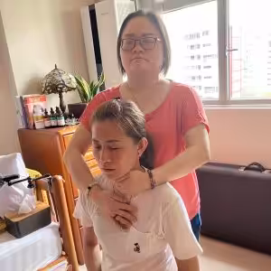 Students of Reiki 2 workshop on 27 Sep 2025 practicing reiki on each other